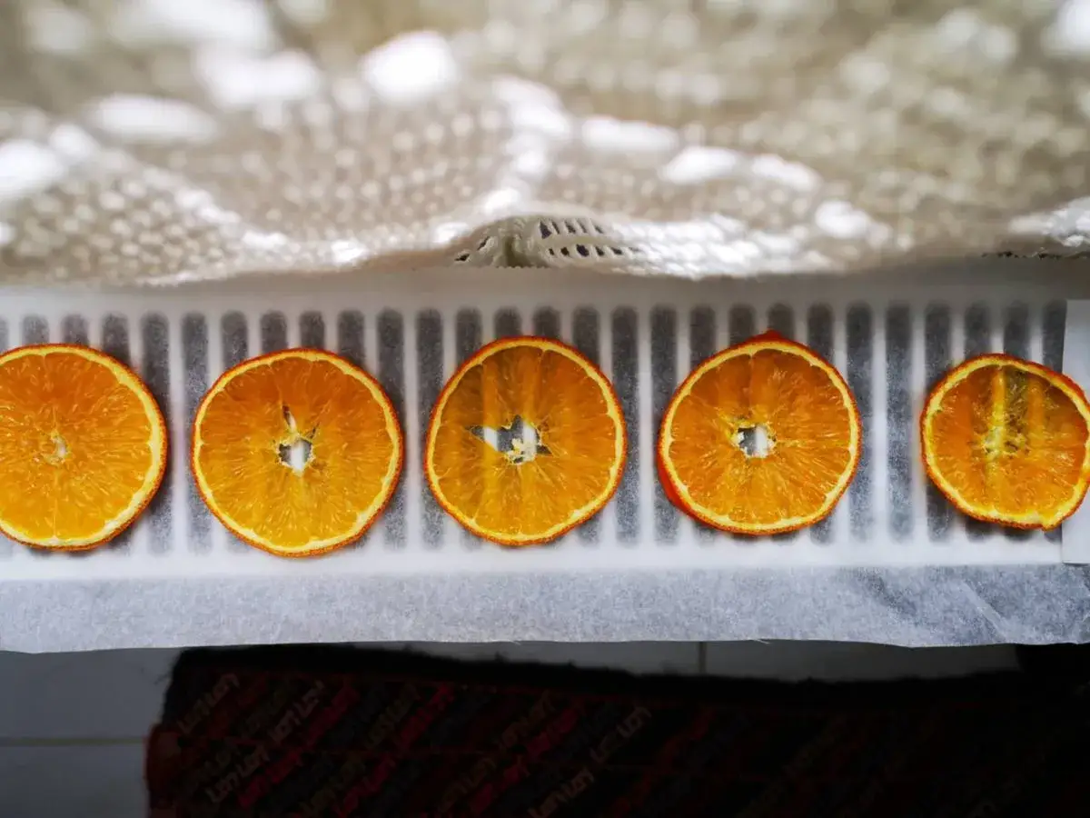 Suszenie pomarańczy na ozdoby: Proste triki na piękny kolor!