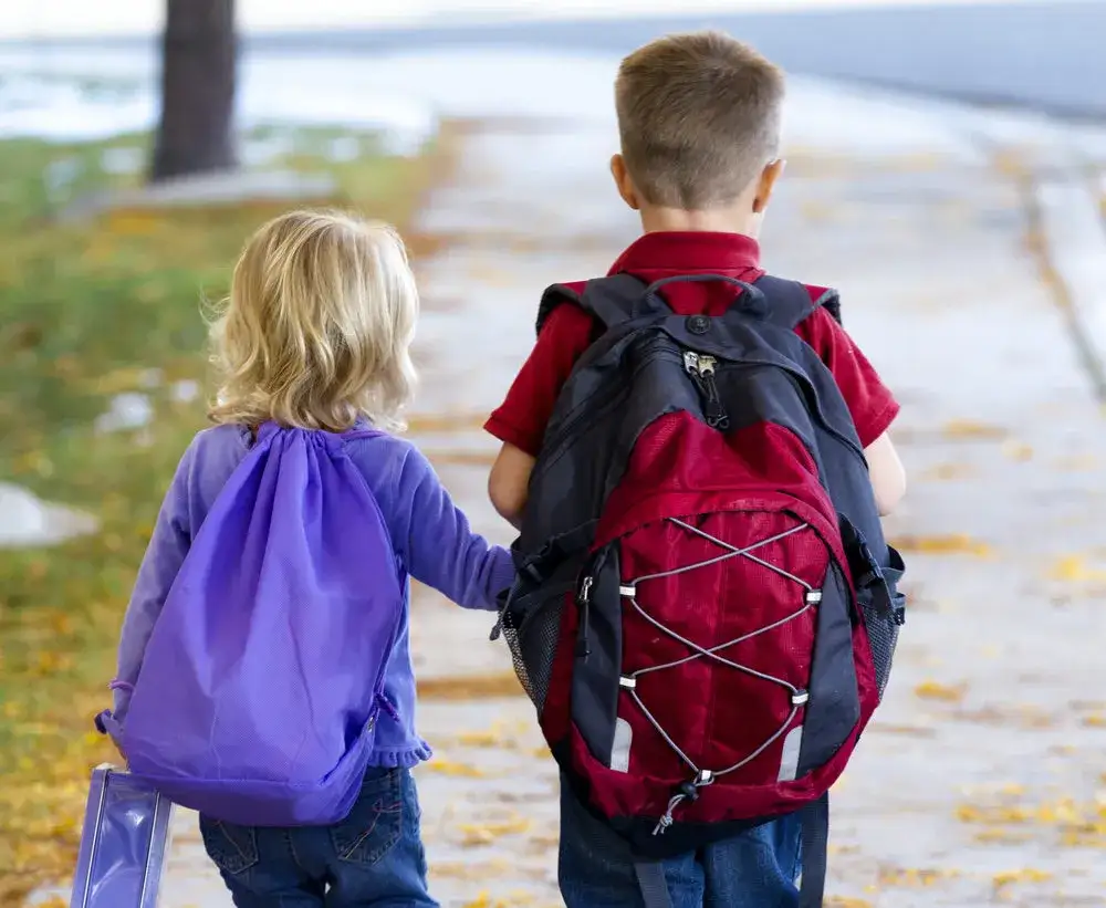 Tornister czy plecak dla trzecioklasisty? Co wybrać dla zdrowia?