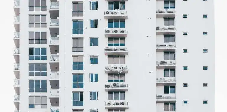 Ile kosztuje kupno mieszkania? Sprawdź ukryte opłaty i koszty