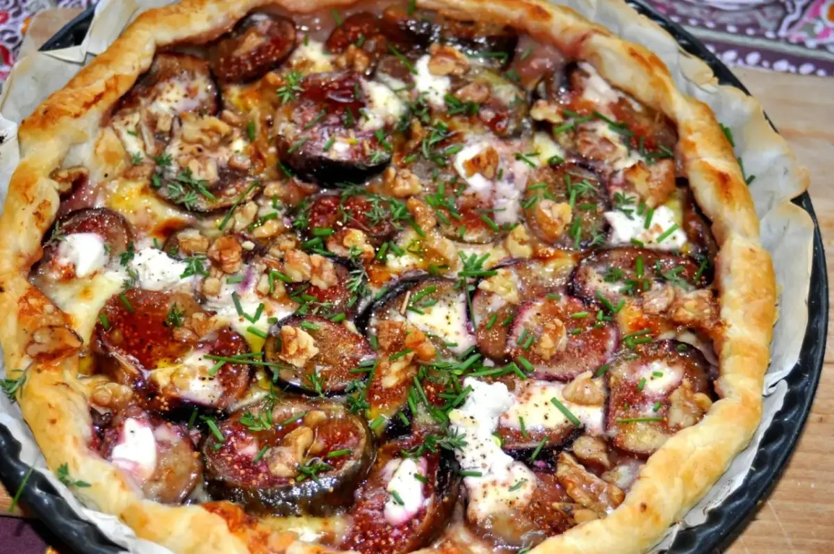 Jak przygotować pyszną tartę z figami i kozim serem w prosty sposób