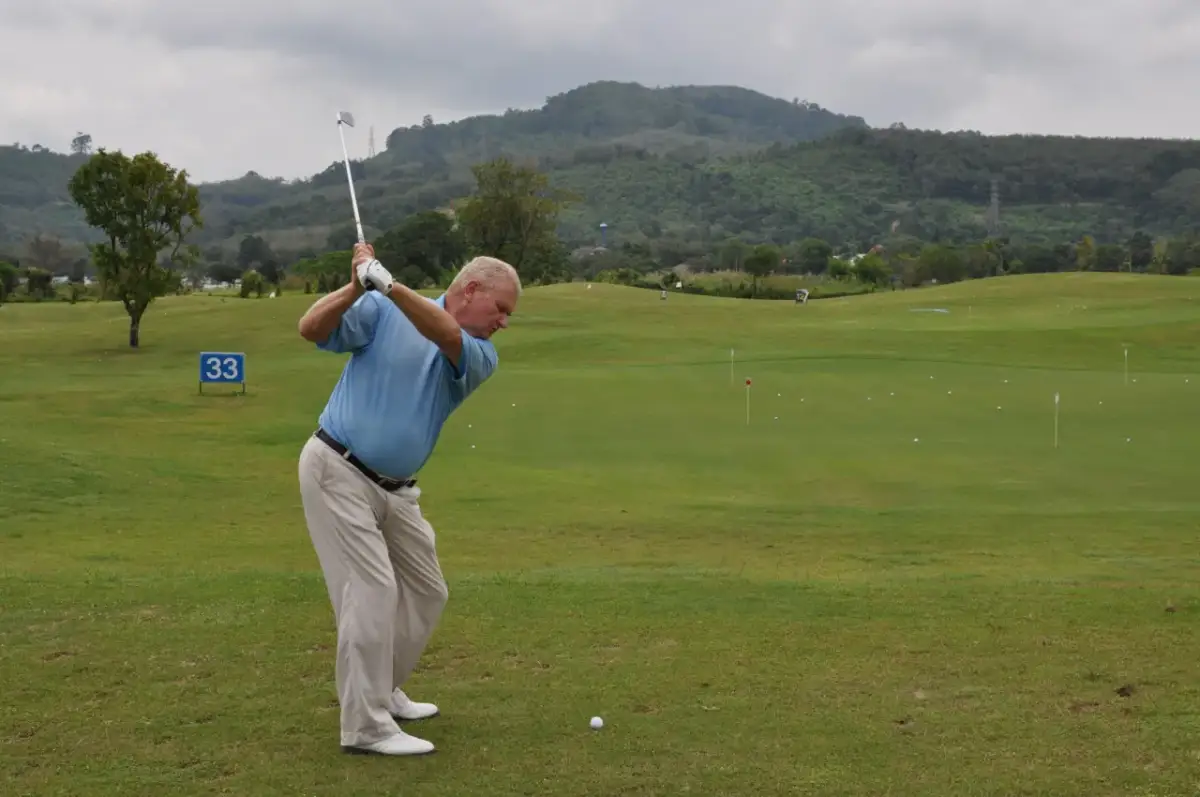 Dorób golf do swetra: Poradnik krok po kroku po perfekcyjny efekt