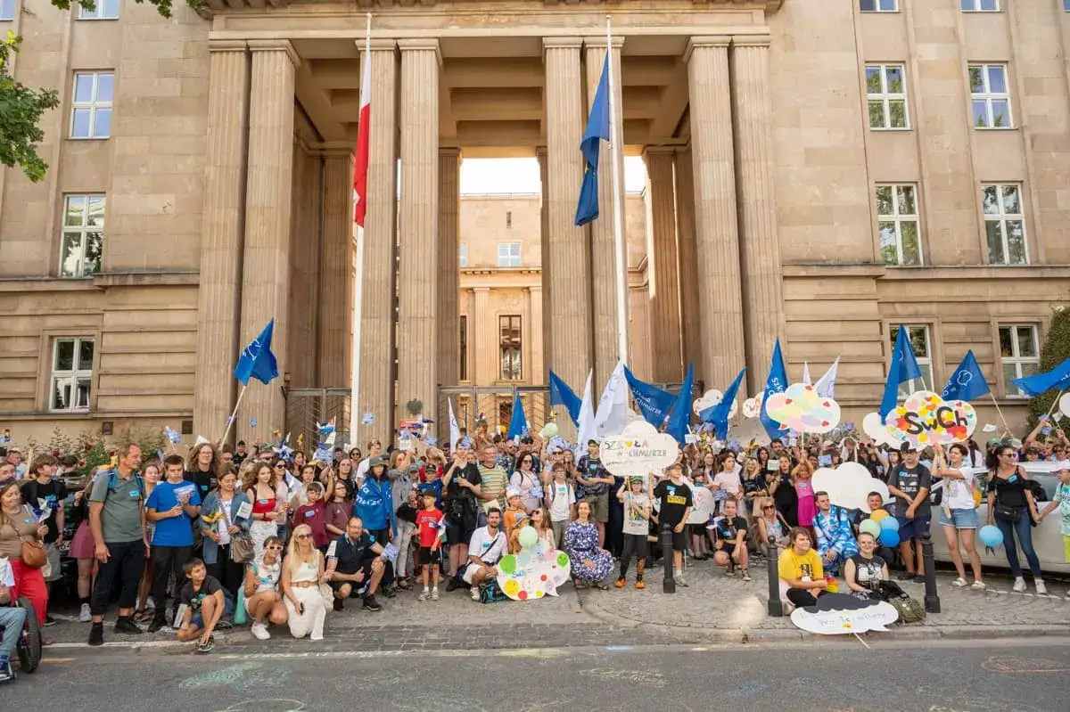 Szkoła w Chmurze: Jak działa? Czy to opcja dla Twojego dziecka?