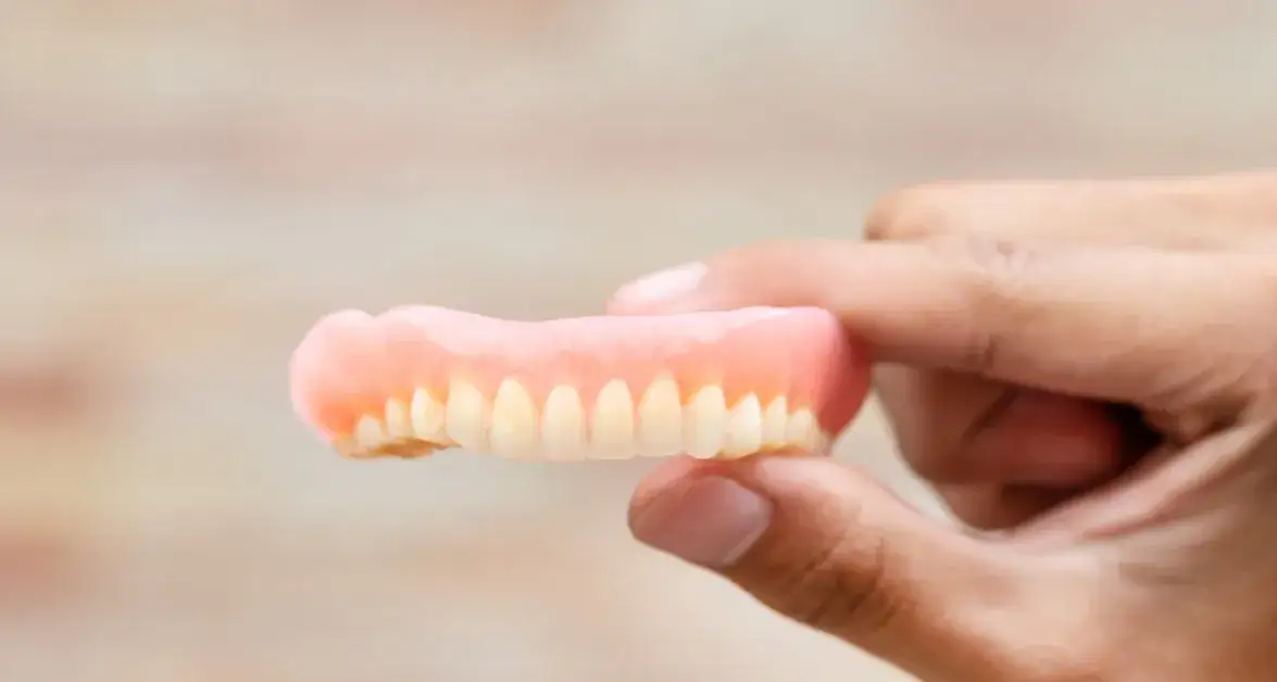 Proteza zębowa nfz co ile lat? Sprawdź, jak uniknąć błędów