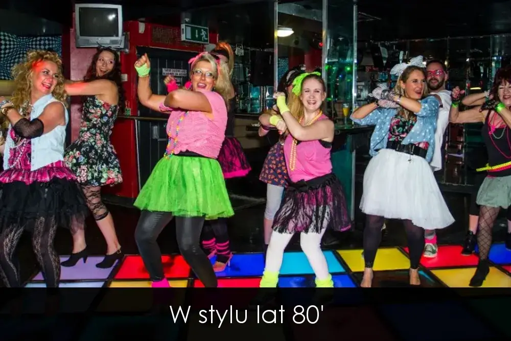 Impreza w stylu lat 80 w Warszawie - gdzie się bawić i jak się ubrać