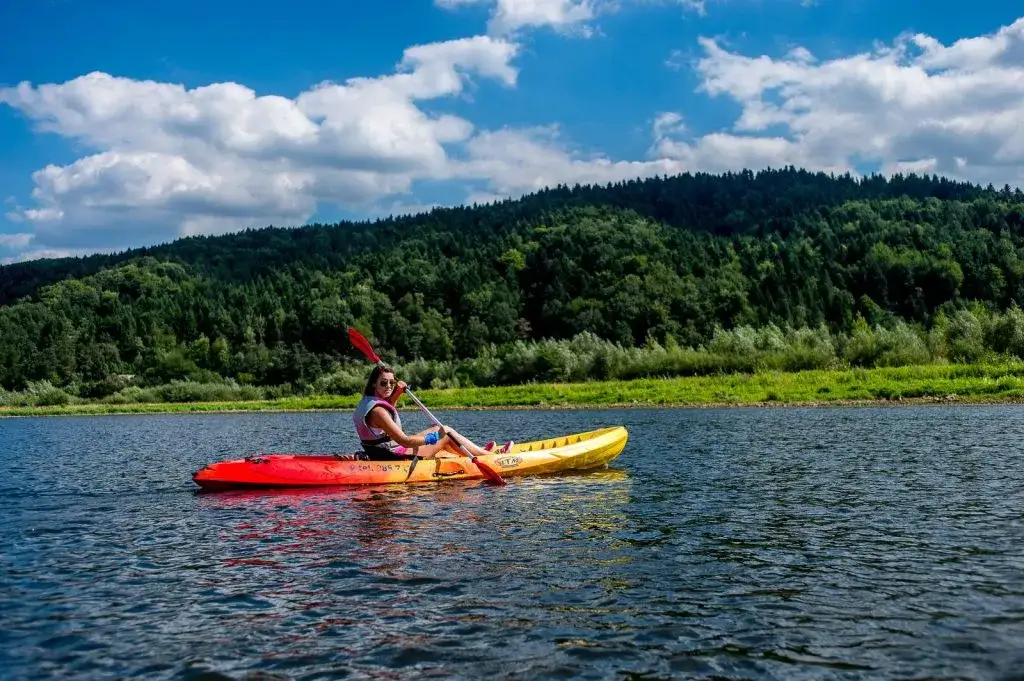 Spływ kajakowy Popradem: Twój przewodnik po idealnej przygodzie