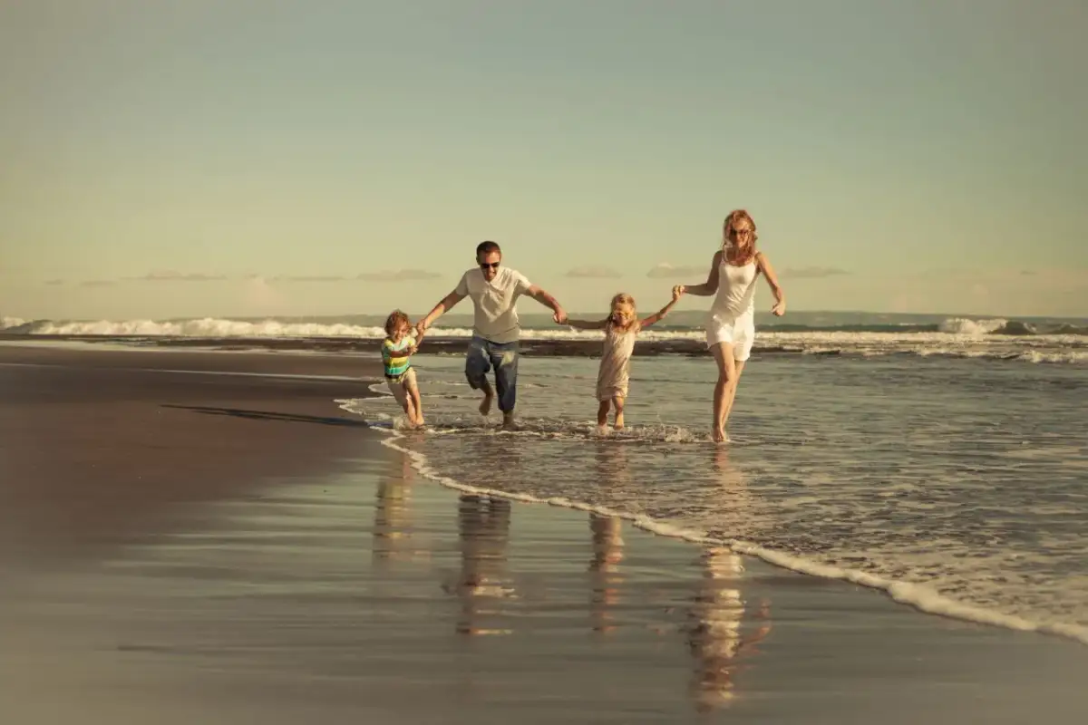 Co spakować nad polskie morze? Lista na każdą pogodę i bez stresu!