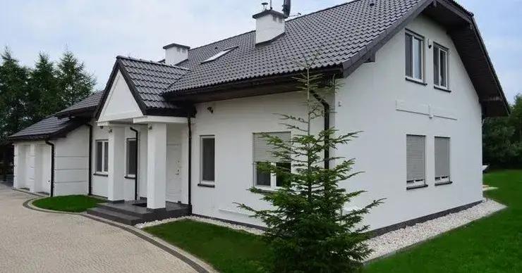 Jaki kolor elewacji do antracytowego dachu? Oto zaskakujące inspiracje