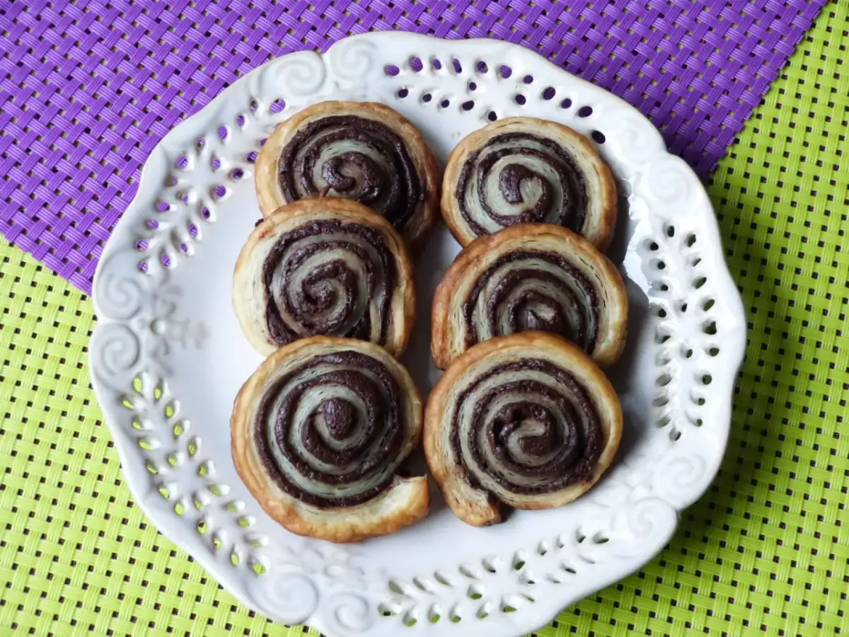 Prosty przepis na ciasto francuskie z czekoladą, które zachwyci wszystkich