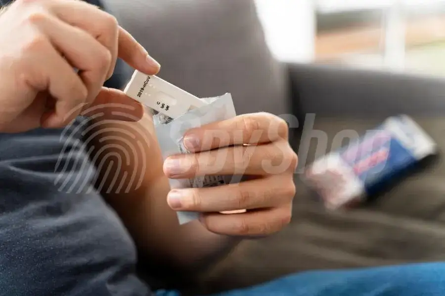 Dziecko bierze dopalacze? Objawy, testy i pomoc dla rodziców