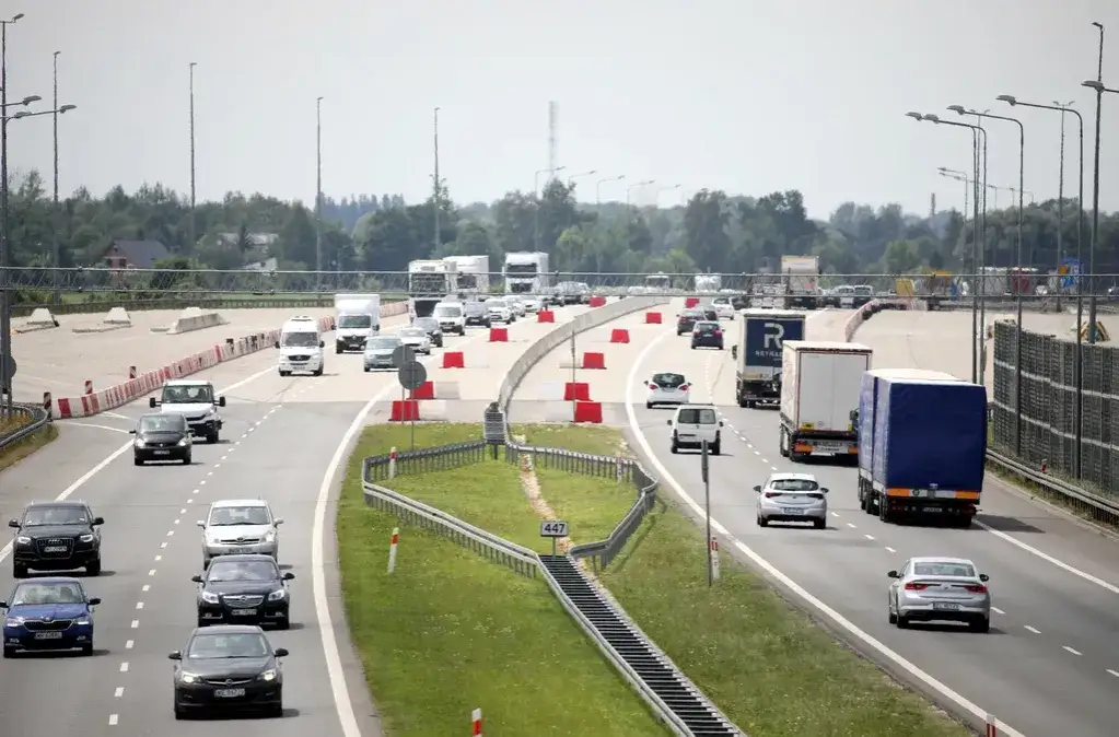 Jak wjechać na autostradę A2 w Warszawie – uniknij korków i problemów