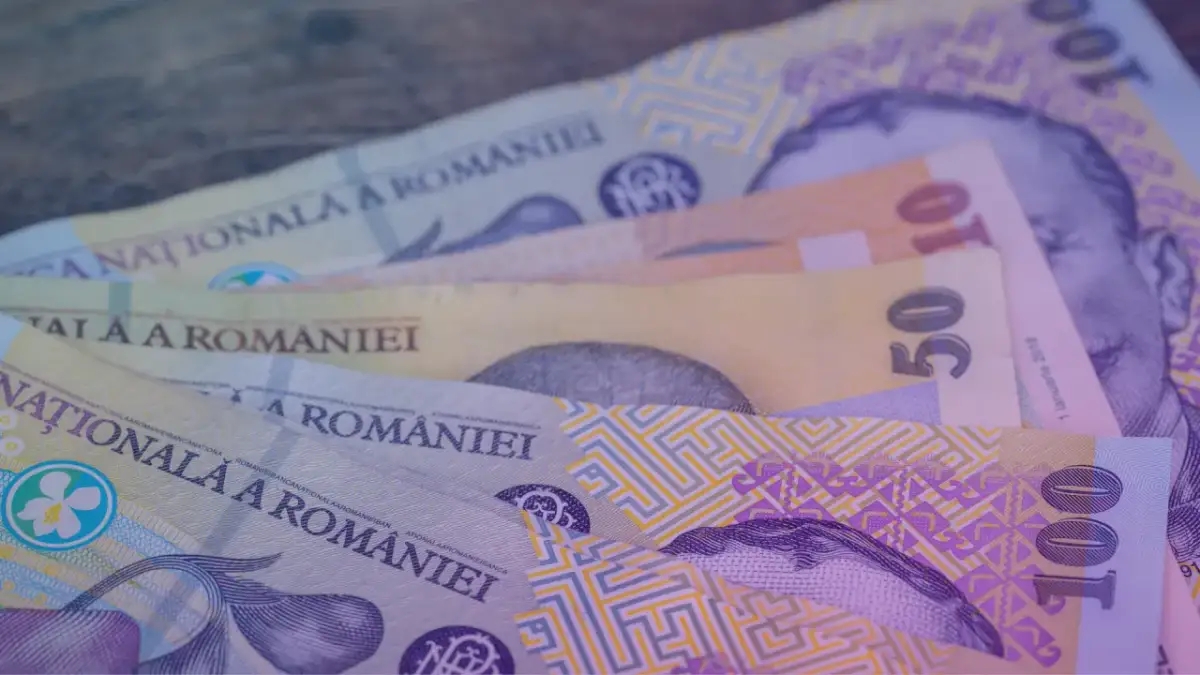 Rumuńskie banknoty: 10, 50 i 100 lejów. To właśnie jaka waluta jest w Rumunii.