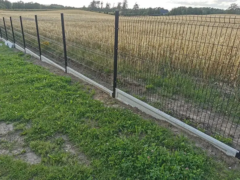 Jaka grubość słupka do ogrodzenia panelowego, aby uniknąć problemów?