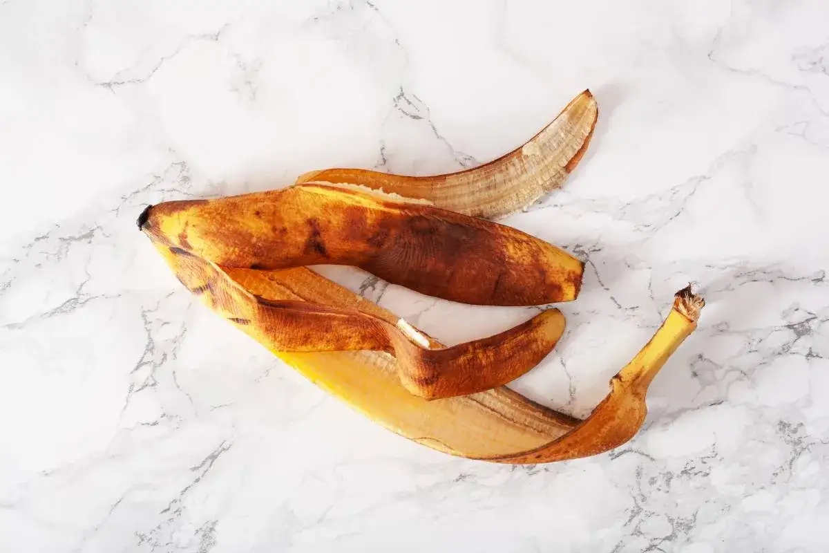 Nawóz ze skórek bananów do jakich kwiatów? Oto najlepsze rośliny