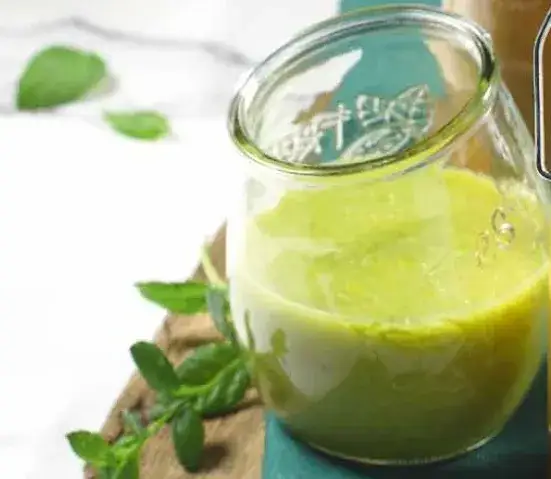 Oczyść i wzmocnij wątrobę: Proste koktajle detoks przepisy!