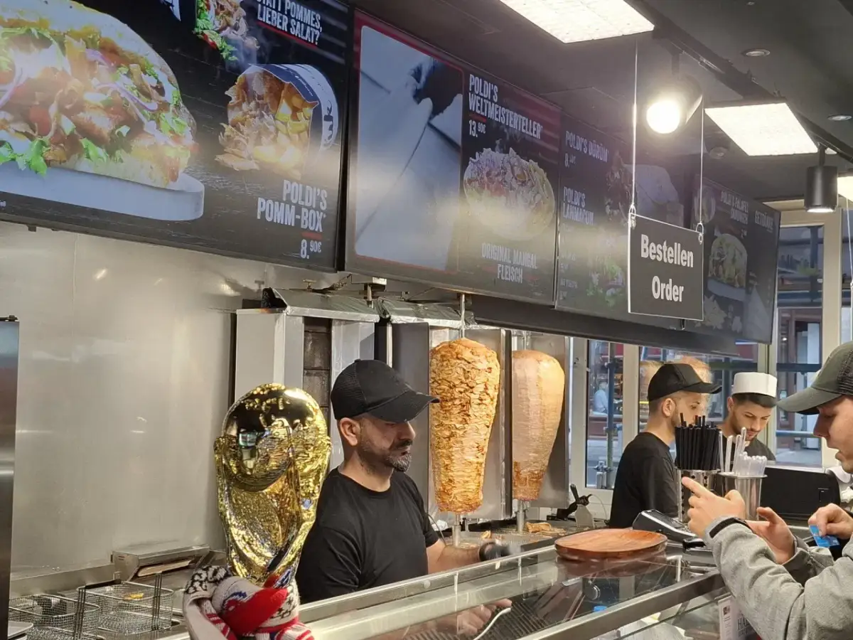 Kebab Podolskiego: Gdzie kupić? Adres, menu i opinie