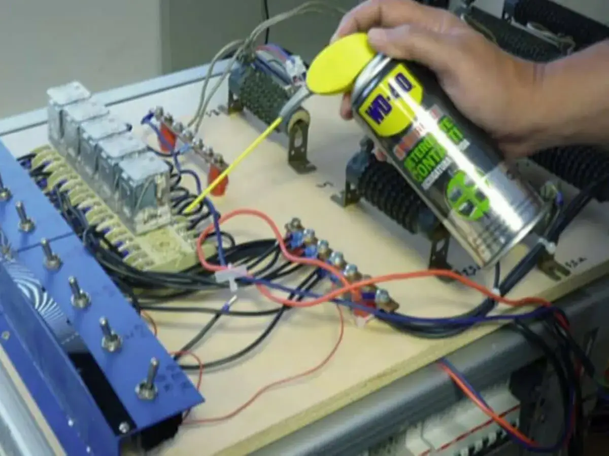 Jak czyścić płytki elektroniczne (PCB)? Bezpiecznie i skutecznie!