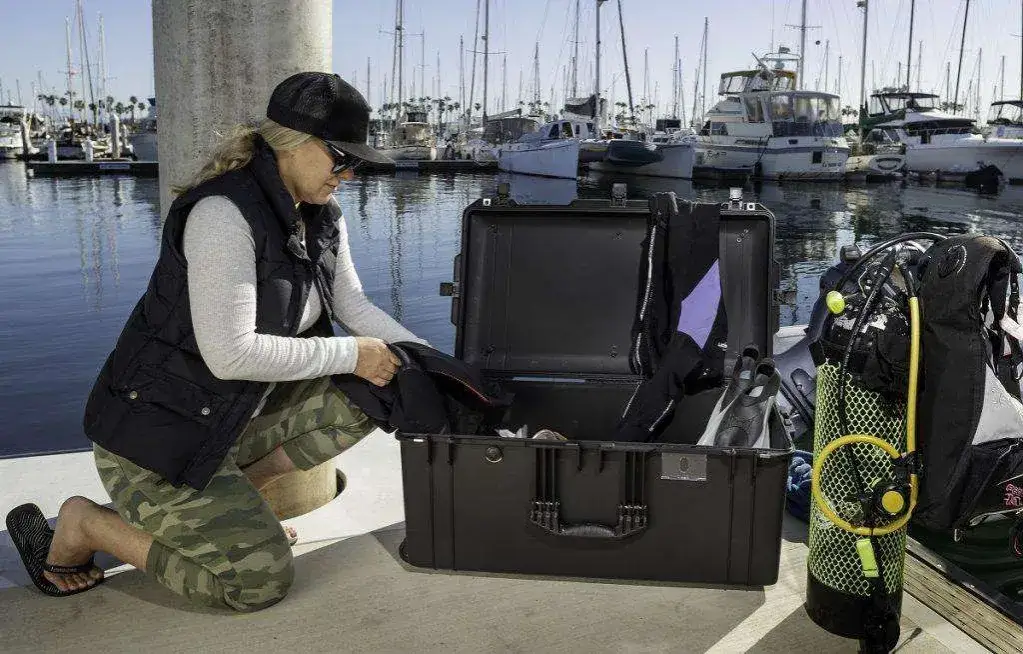 Walizka ABS czy poliwęglan - który wybór uchroni przed uszkodzeniem?