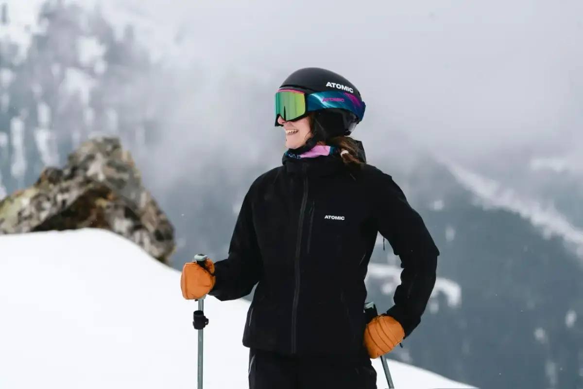Ubrania na narty damskie: Przewodnik. Nie zmarznij i bądź trendy!