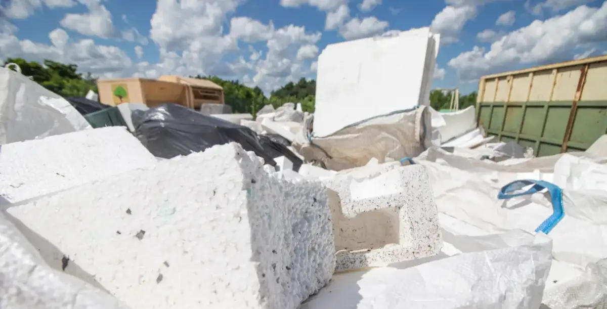 Gdzie wyrzucić styropian po telewizorze, aby uniknąć problemów z odpadami?