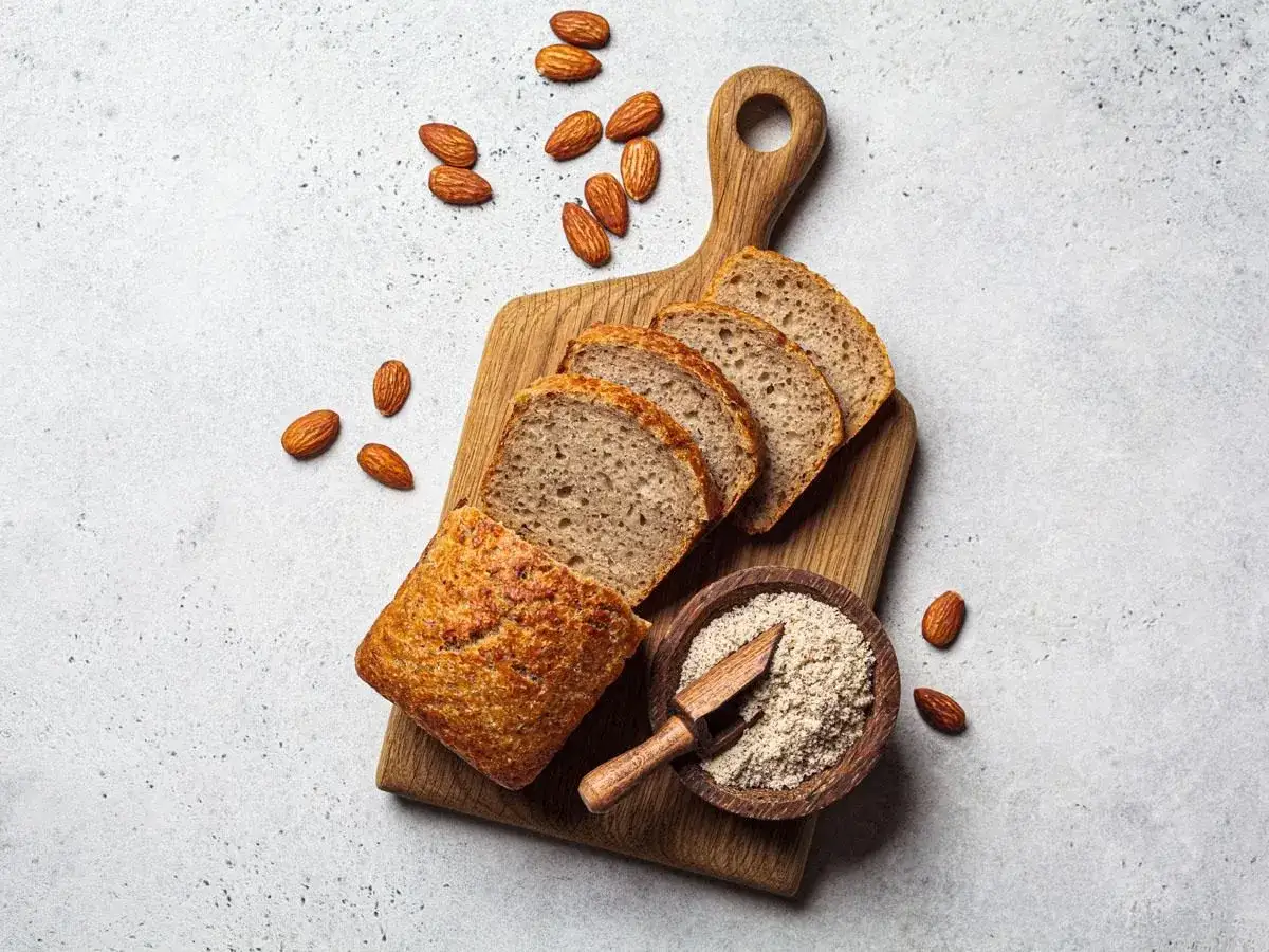 Puszysty chleb migdałowy keto: bez drożdży, bez zakalca!