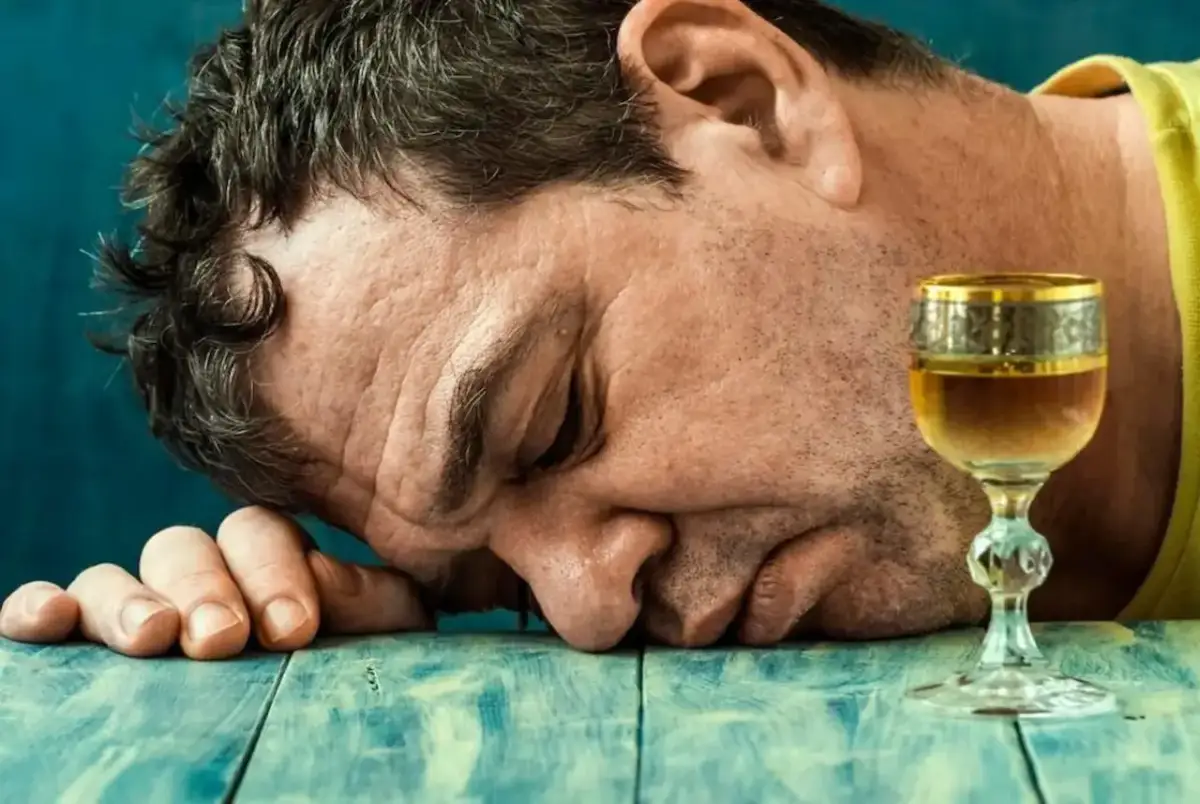 Alkohol a niedoczynność tarczycy: Czy możesz pić bezpiecznie?