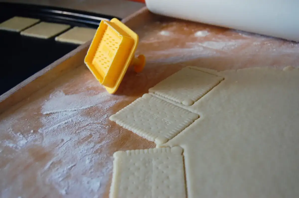 Domowe Petit Beurre: Przepis na kruche herbatniki jak z dzieciństwa.