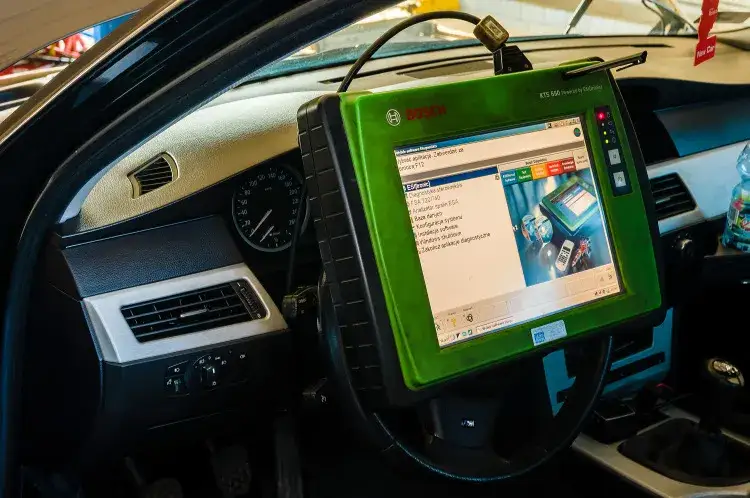 Jaki komputer do warsztatu samochodowego - wybierz najlepszy sprzęt do diagnostyki