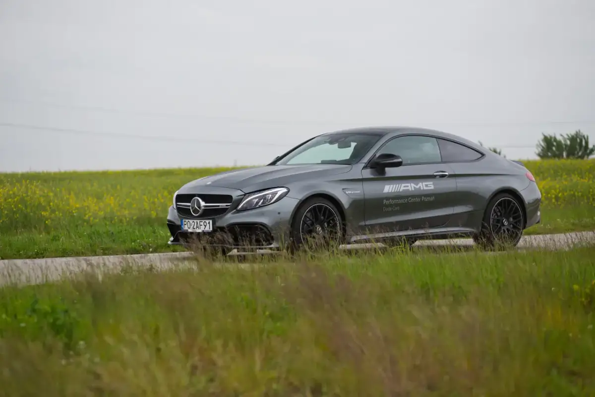 C63 Coupé: Która generacja AMG jest dla Ciebie? V8 vs Hybryda