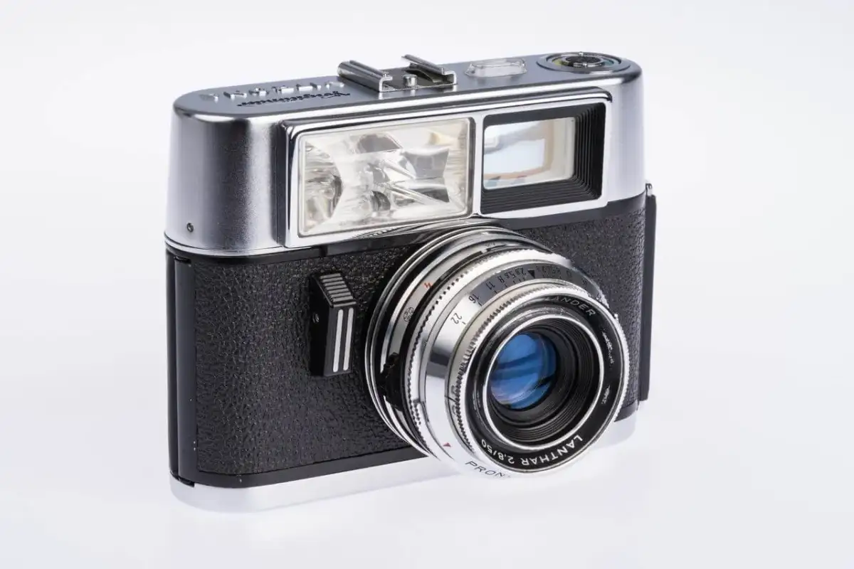 Kiedy wymyślono aparat fotograficzny? Historia, która cię zaskoczy