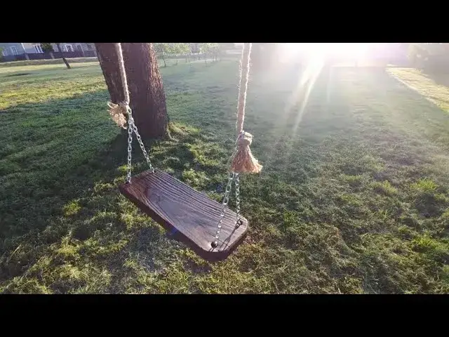 Jak zawiesić huśtawkę na drzewie? Bezpiecznie dla dzieci!