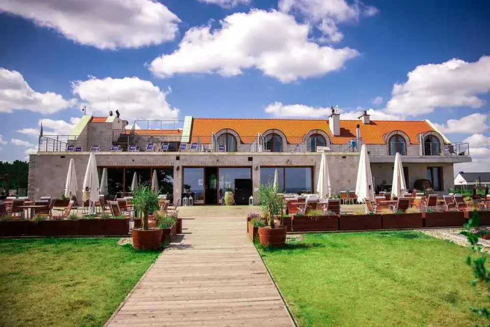 Gdzie zjeść w Mechelinkach? Odkryj najlepsze lokale z widokiem