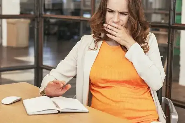 Skuteczne sposoby na to, jak pozbyć się zgagi w ciąży