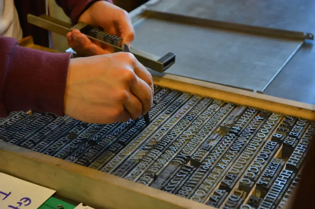 Co to jest drukarnia? Poznaj jej funkcje i rodzaje usług drukarskich