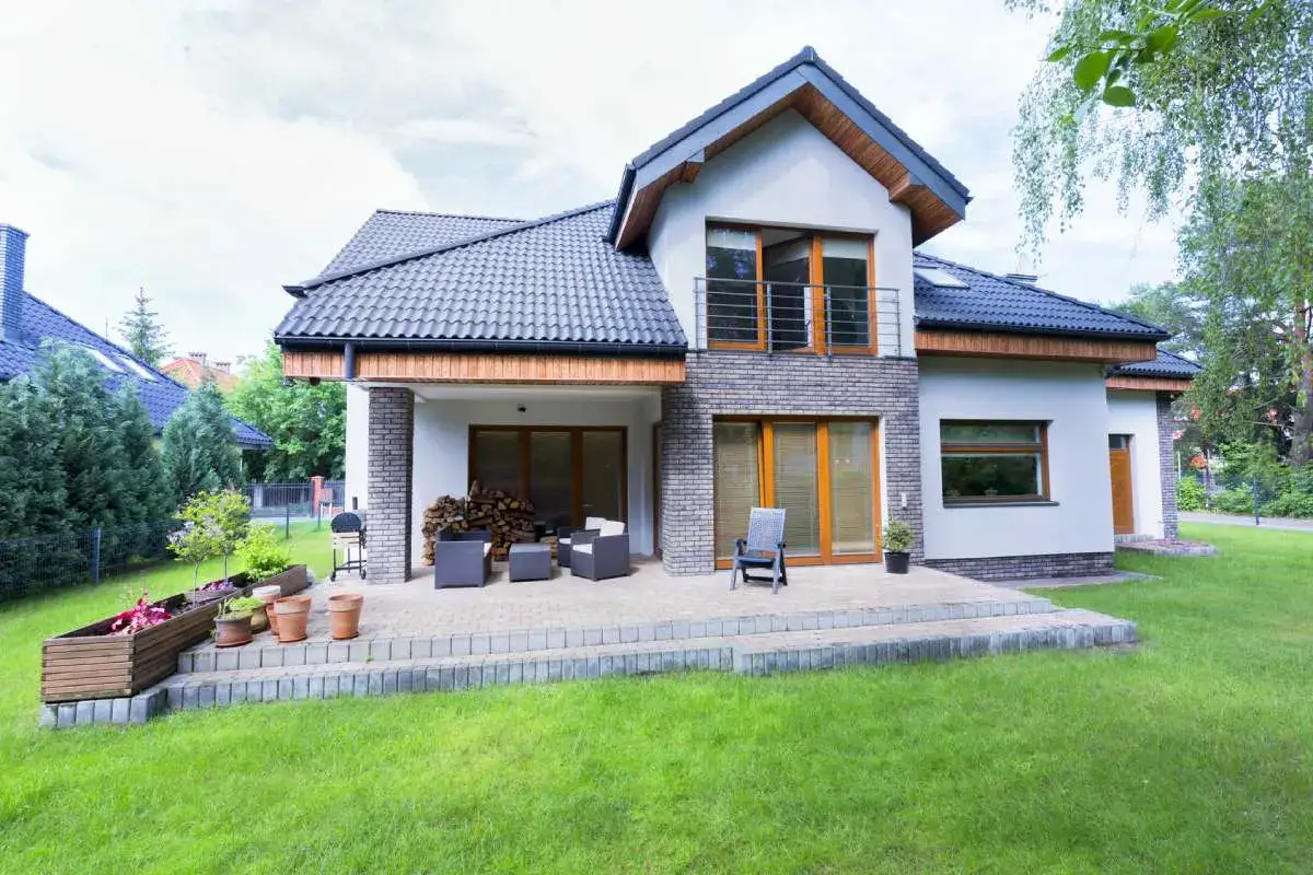 Kiedy wymienić okna plastikowe? Zobacz, jak uniknąć kosztownych błędów