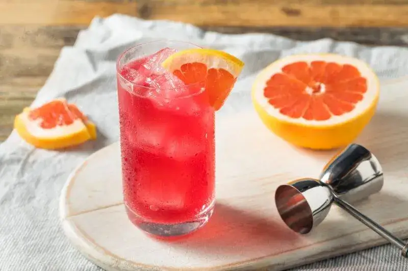 Wódka grejpfrutowa z czym pić – odkryj najlepsze połączenia drinków