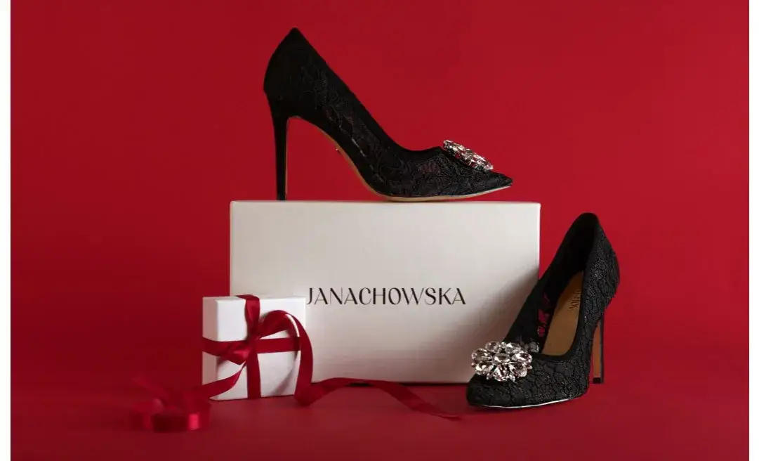 Buty do czarnej sukienki na Sylwestra: Inspiracje i trendy 2025