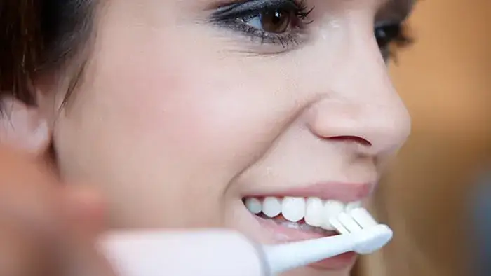 Jak wybrać szczoteczkę soniczną, aby uniknąć błędów w pielęgnacji?