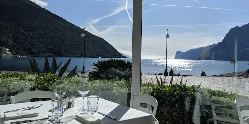 Gdzie zjeść w Desenzano del Garda? Najlepsze restauracje z widokiem