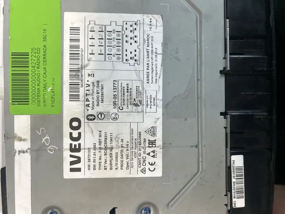 Naklejka z radiem Iveco Daily. Informacje o modelu i numerach seryjnych, pomocne przy próbie jak zresetować radio Iveco Daily.