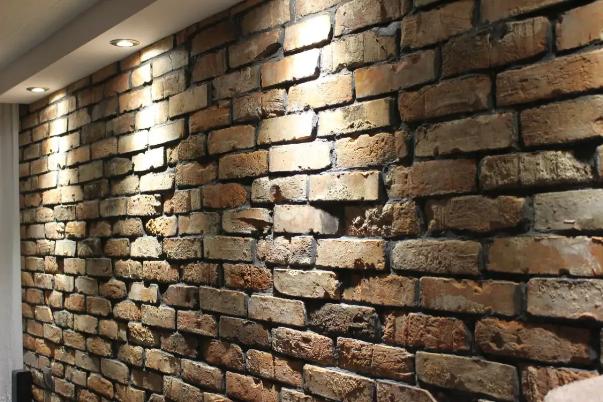 Jak kłaść cegłę dekoracyjną? Poradnik krok po kroku!