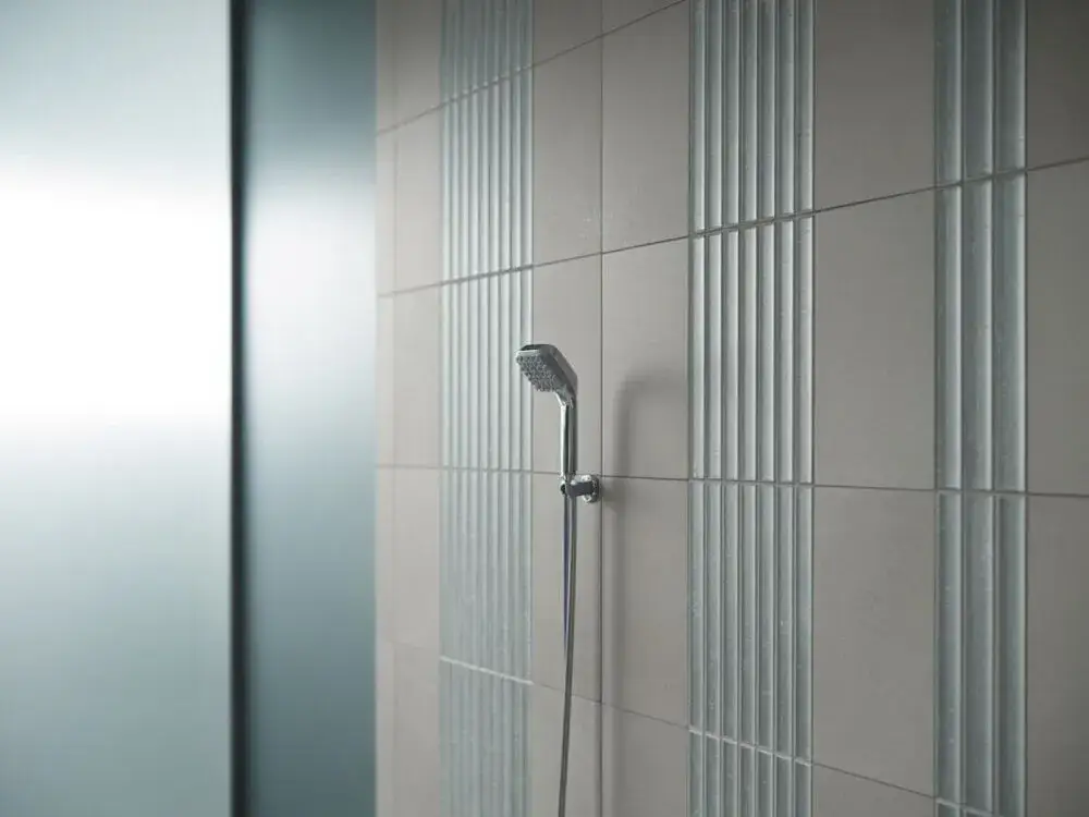Prysznic bez fug? 5 nowoczesnych alternatyw dla płytek!