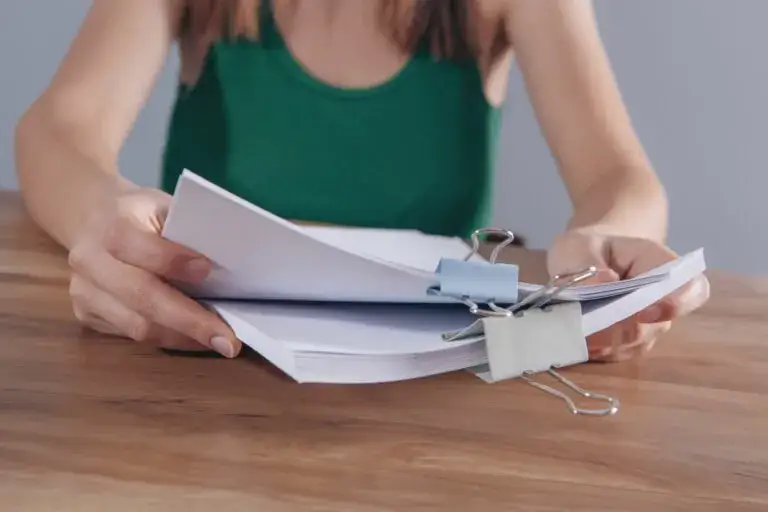 Nakaz zapłaty vs Wyrok: Kiedy ignorowanie Cię zrujnuje?