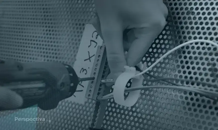 Wiązki elektryczne: Jak precyzja tworzy niezawodność? Poradnik eksperta