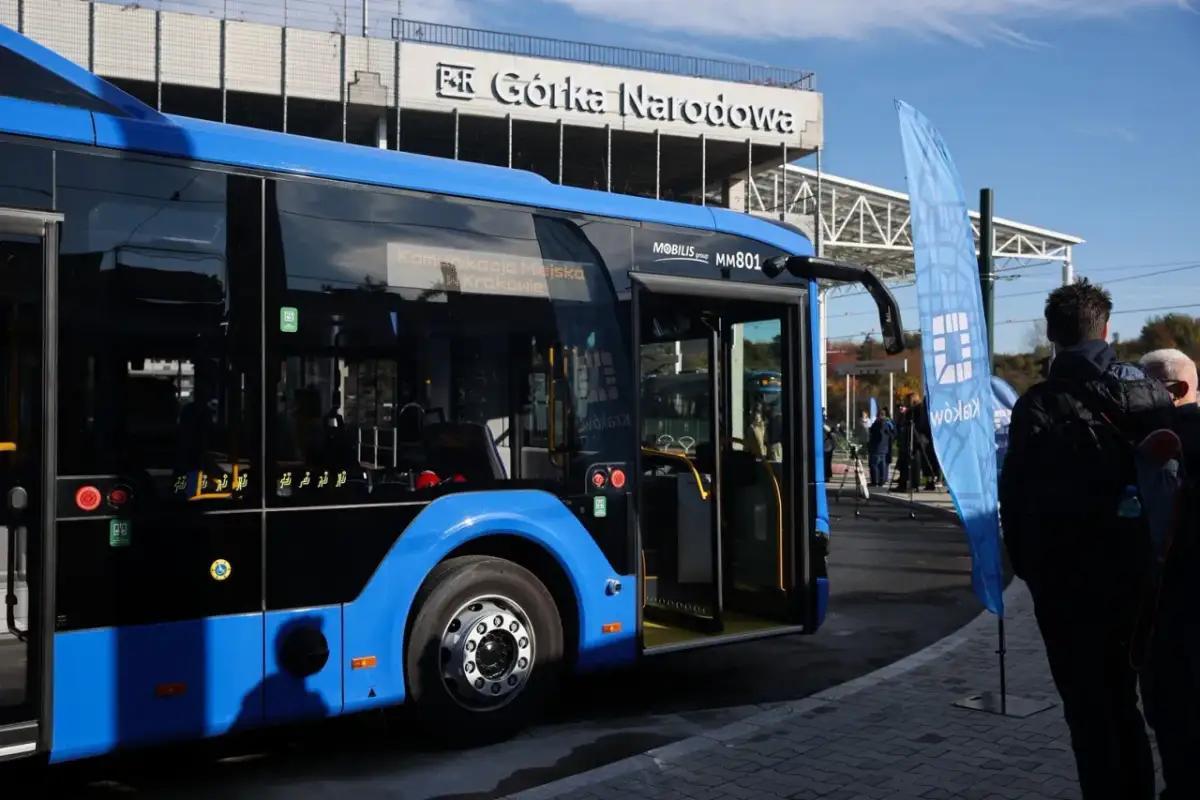 Ile zarabia kierowca MPK Kraków? Zaskakujące wynagrodzenia i benefity