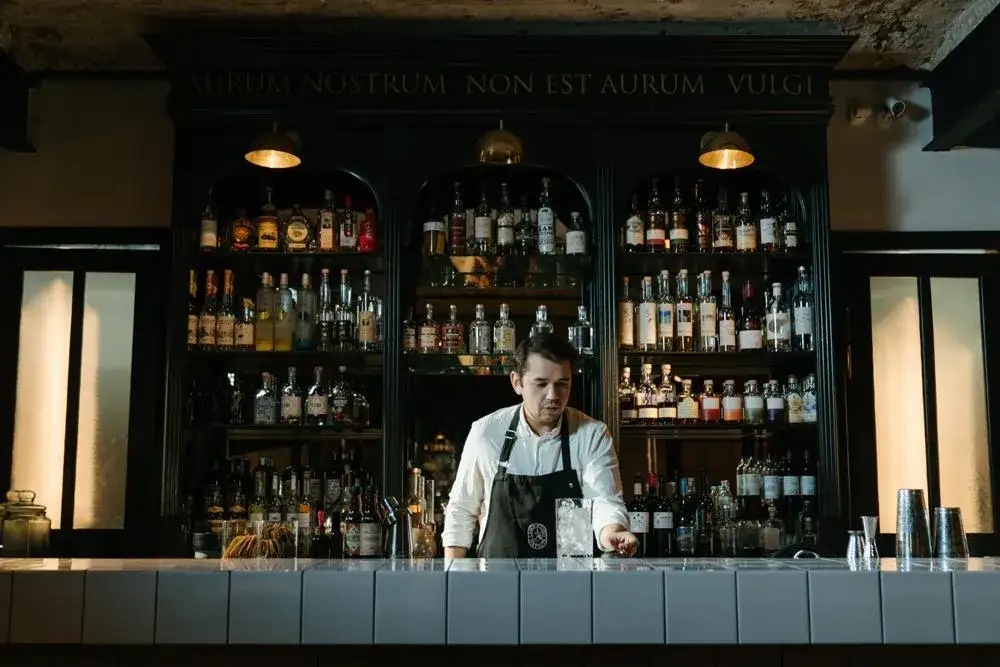 Ile kosztuje kurs barmana? Sprawdź ceny i uniknij niepotrzebnych wydatków