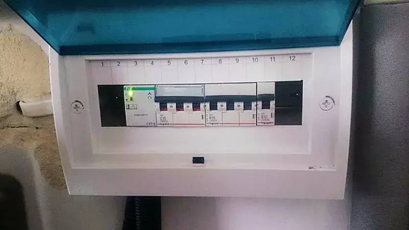 Jaki bezpiecznik do pompy ciepła – uniknij kosztownych błędów