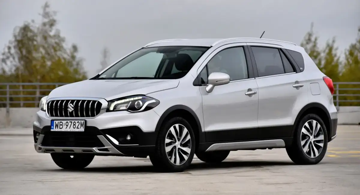 Suzuki S-Cross: pojemność baku 47l. Ile km przejedziesz?