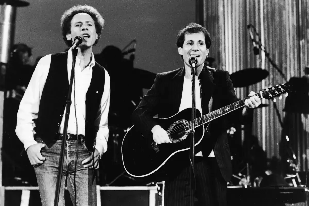 Muzyka z filmu Absolwent: Dlaczego Simon & Garfunkel to fenomen?