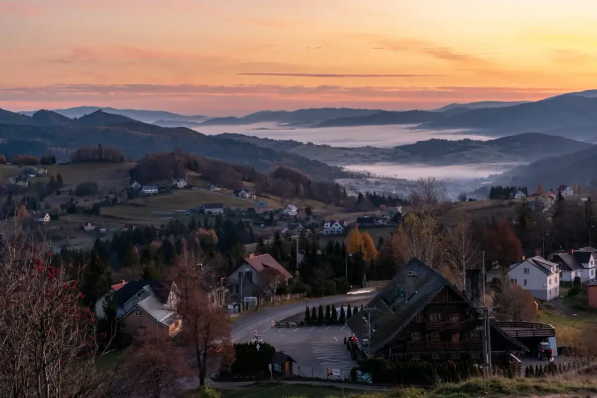 Bacówka na Muńcole: Ukryty skarb Beskidów. Poznaj szlaki!