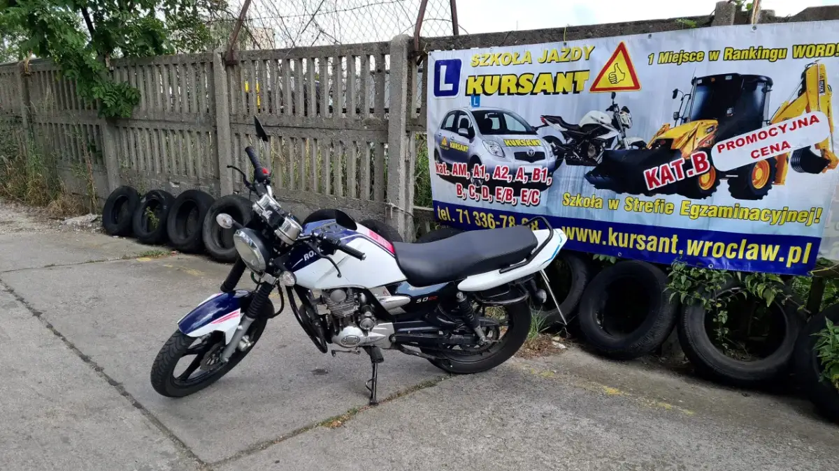 Ile kosztuje kurs kat. AM: Przegląd cen kursów na prawo jazdy AM